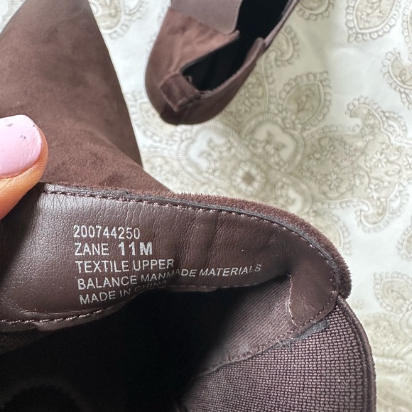 Kelly & Katie Chocolate Ankle Booties - Picture 5 of 7